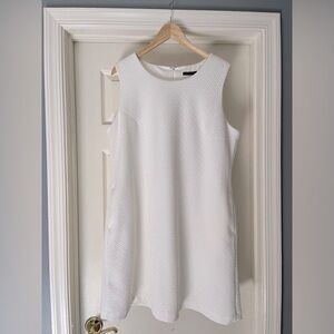 Tommy Hilfiger Women’s Ivory Embossed Diamond Pattern Sleeveless Sheath Dress 16